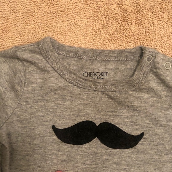 Gray & Black Long Sleeve Mustache Onesie - Picture 2 of 3